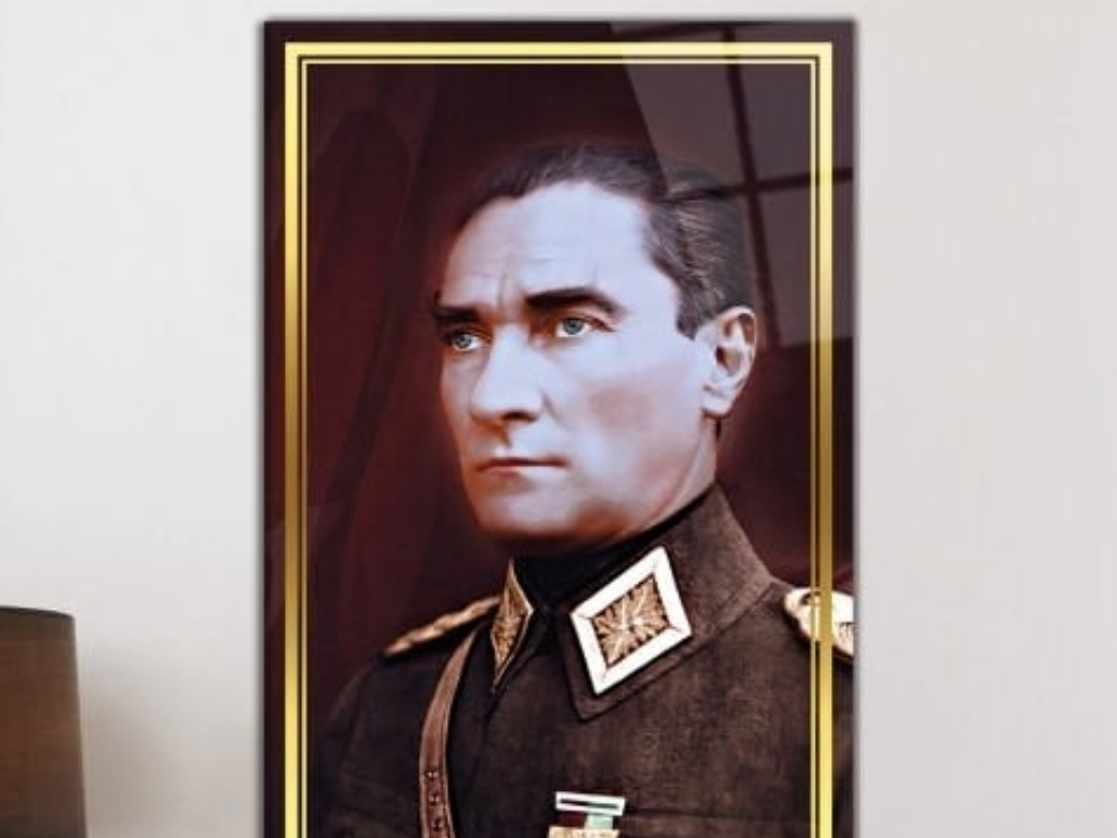 Atatürk Cam Tablo Modelleri ile İlham Veren Köşeler