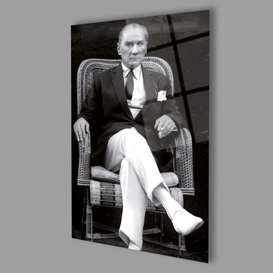 Dikey Modern Atatürk Baskılı Cam Tablo