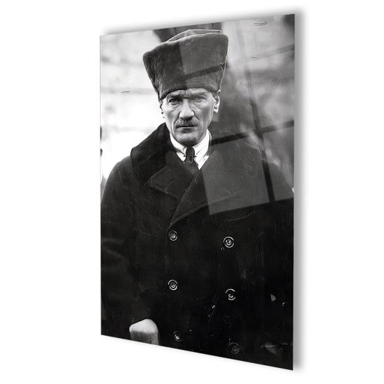 Dikey Göz Alıcı Atatürk Portre Cam Tablo