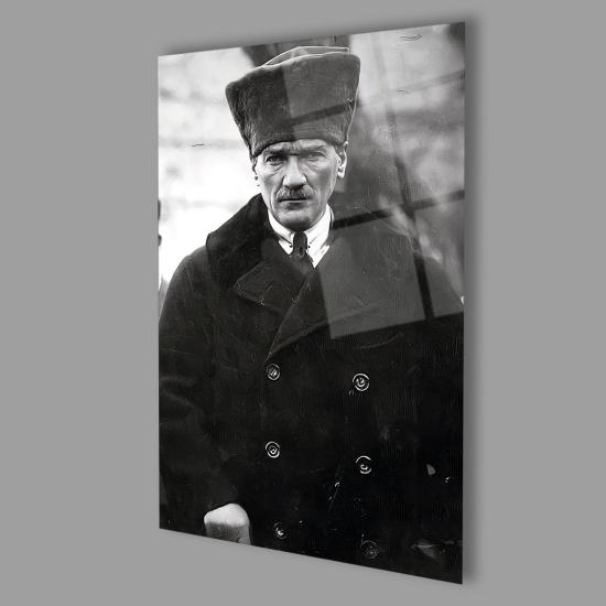 Dikey Göz Alıcı Atatürk Portre Cam Tablo
