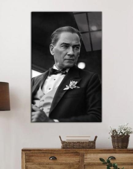Atatürk Siyah Beyaz Dikey Hediyelik Cam Tablo