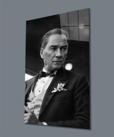 Atatürk Siyah Beyaz Dikey Hediyelik Cam Tablo