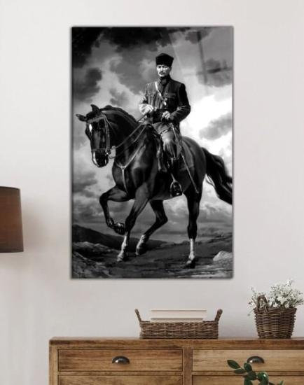 Atatürk At Üzerinde Dikey İhtişamlı Cam Tablo