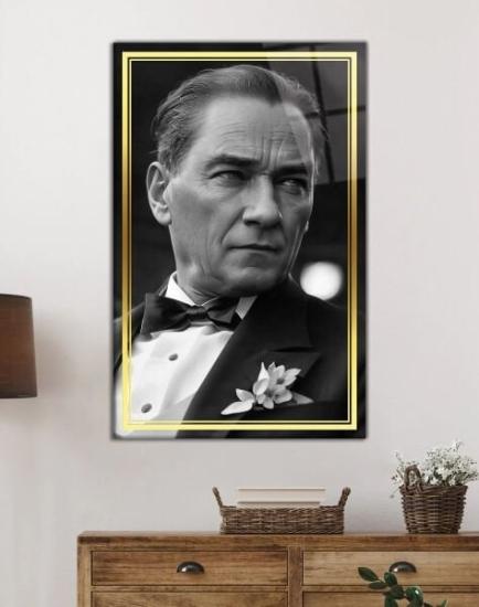 Çerçeve Detaylı Atatürk Portre Cam Tablo