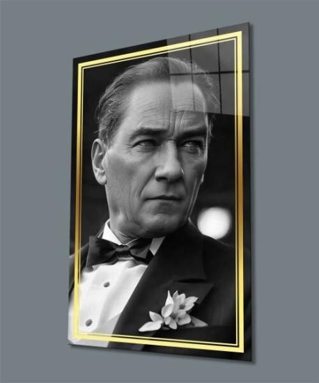 Çerçeve Detaylı Atatürk Portre Cam Tablo