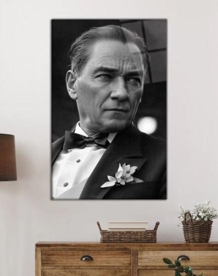 Atatürk Portre Dikey İhtişamlı Cam Tablo