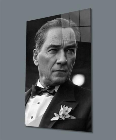 Atatürk Portre Dikey İhtişamlı Cam Tablo