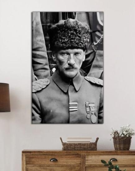 Atatürk Portre Dikey Siyah Beyaz Şık Cam Tablo
