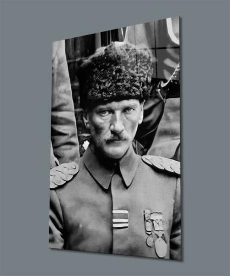 Atatürk Portre Dikey Siyah Beyaz Şık Cam Tablo