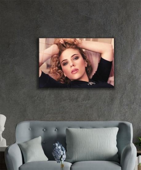 Yatay Kadın Temalı Cam Tablo