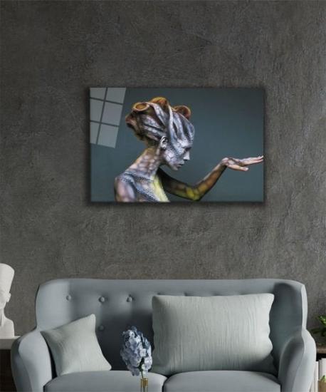 Kertenkele Vücutlu Kadın Yapay Zeka Temalı Cam Tablo