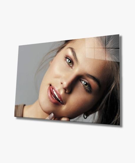 Yatay Kadın Yüzü Temalı Cam Tablo